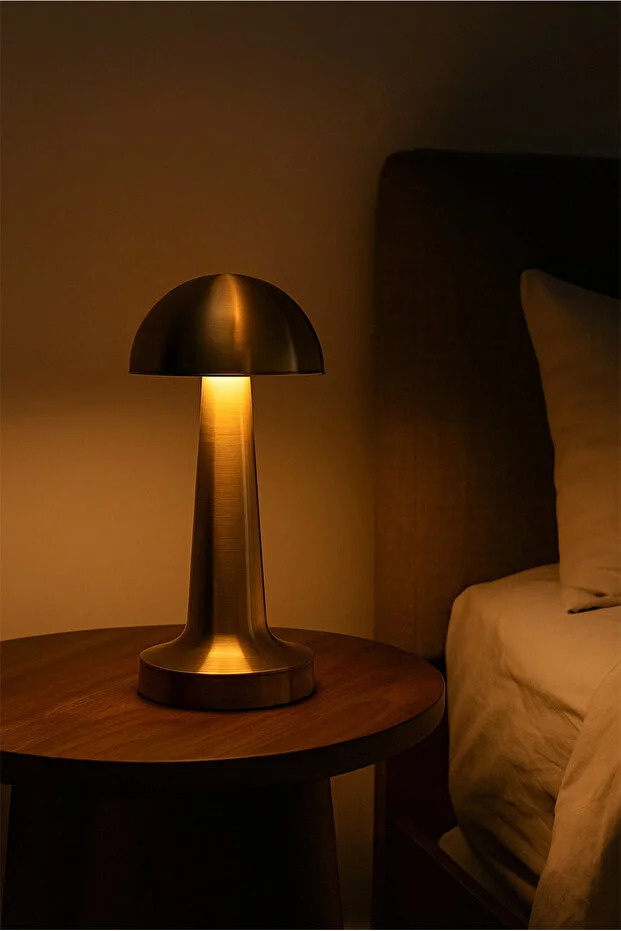 3 Işık Renkli Şarjlı Dim Edilebilir Masa Lambası ALTIN RENK Gold Kasa